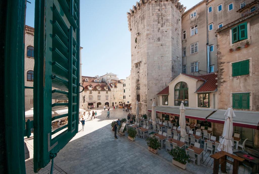 Tower Square Apartments Split Værelse billede
